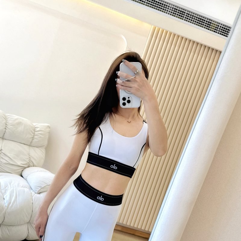 Alo White Navy Yoga Set: 2-Piece Training Fit for Poses