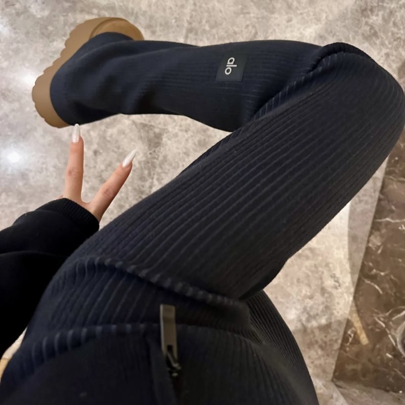 Alo Leggings Review: High-Waist Fit & Iconic Logo Performance