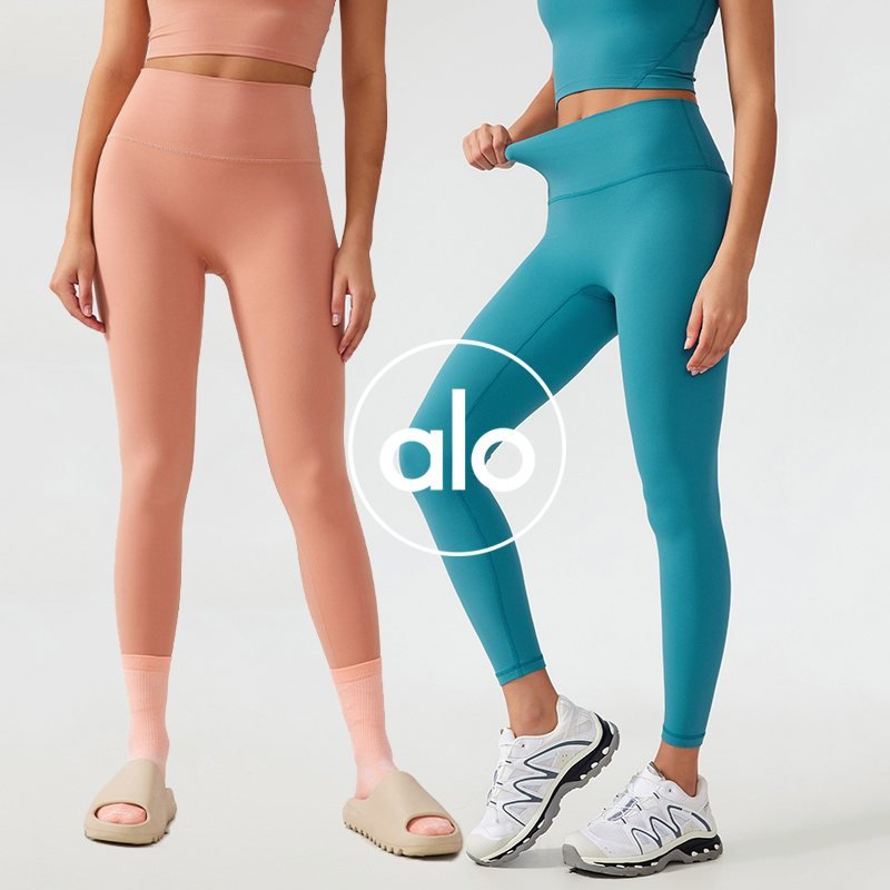 Alo Leggings Review: Sculpting Fabric for Studio & Street Style