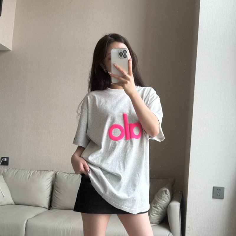 Alo t-shirt everyday light heather gray with pink logo yoga