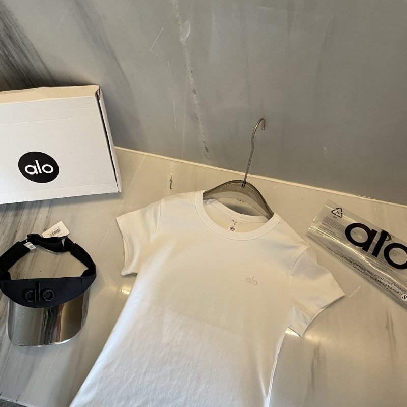 Alo t-shirt everyday white and light pink yoga