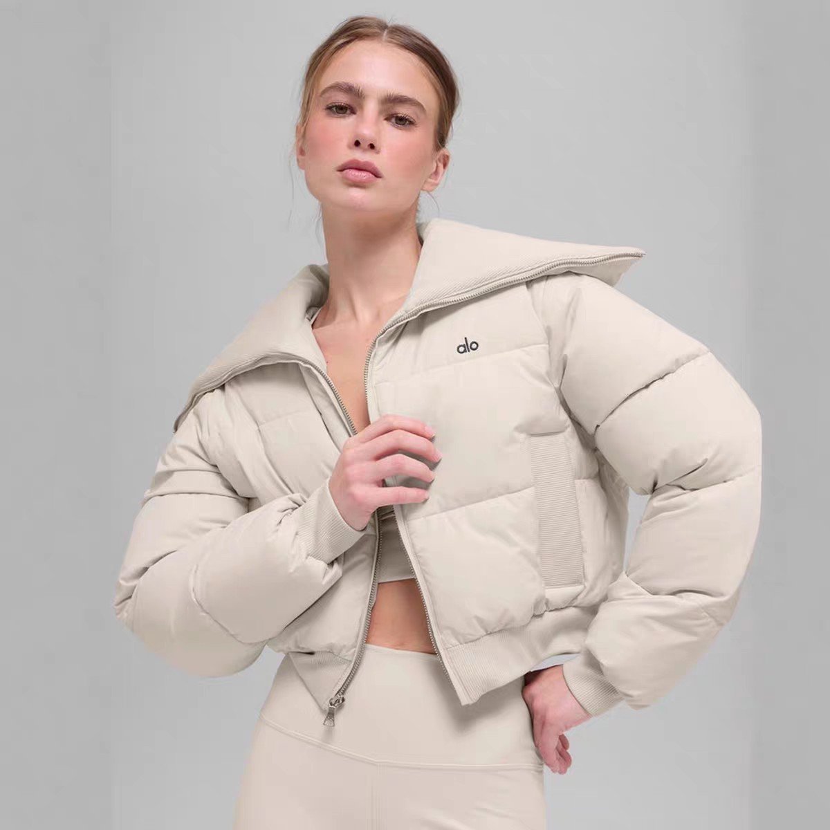 Alo Jacket Official website model picture beige yoga