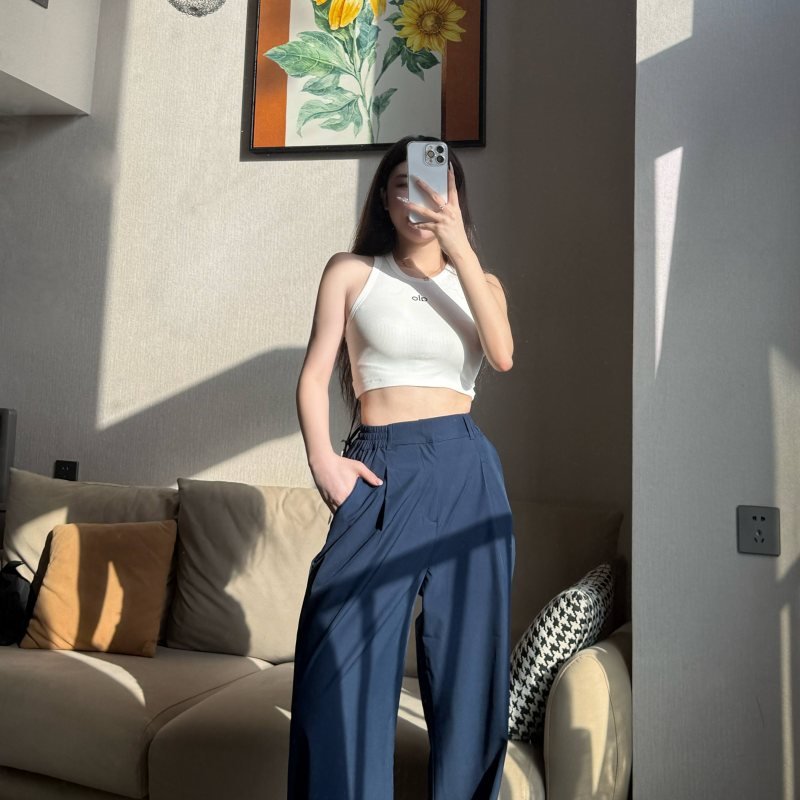 Alo Leggings Upper body renderings yoga