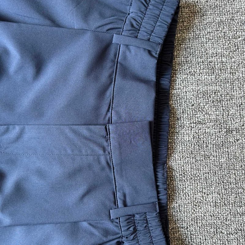 Alo Navy Leggings: Deep Shade, Second-Skin Fit for Yoga