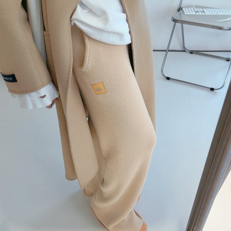 Alo Leggings Australian exclusive warm orange color The fit and fabric are truly unbeatable I will praise it if I wear yoga