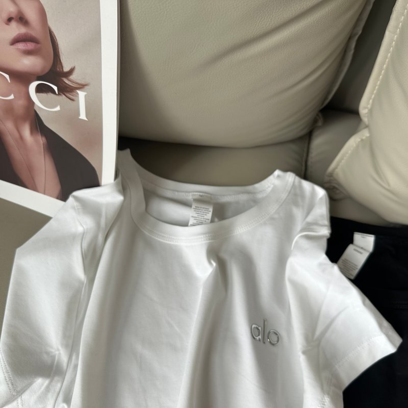 Alo Everyday White Tee Review: Versatile Yoga T-Shirt