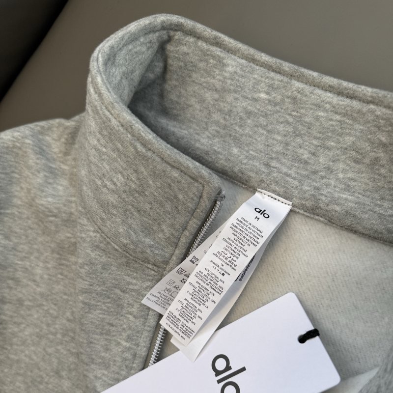 Alo Long Sleeve Gray Yoga Lounge: Studio-to-Street Performance Fit