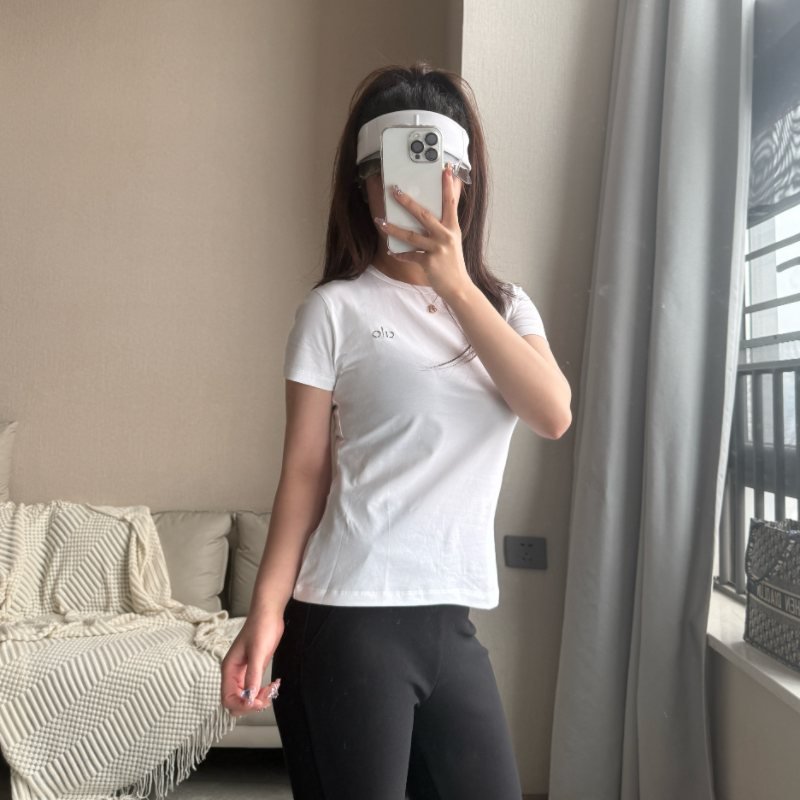 Alo Everyday White Yoga Tee: Performance Fit & Studio-to-Street Style