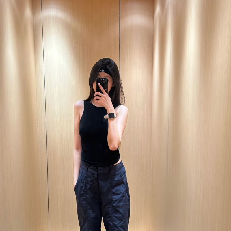 Alo Everyday Black Leggings: Versatile Fit for Yoga & Street Style