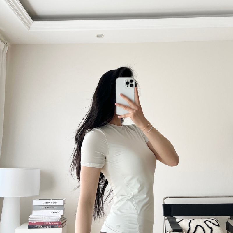 Lululemon Nulu t-shirt yoga white