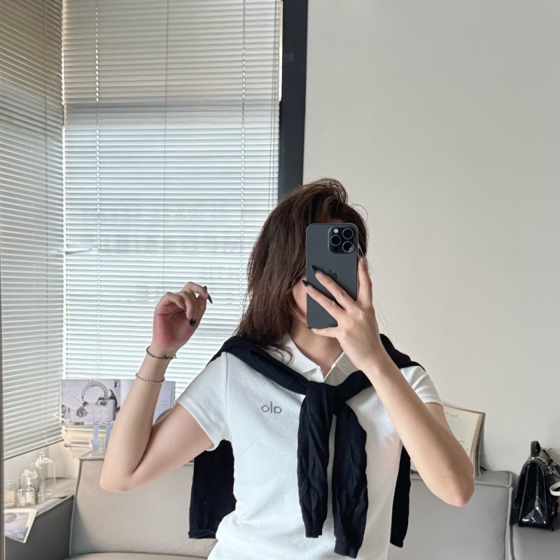 Everyday White Alo Yoga Tee for Studio & Daily Wear