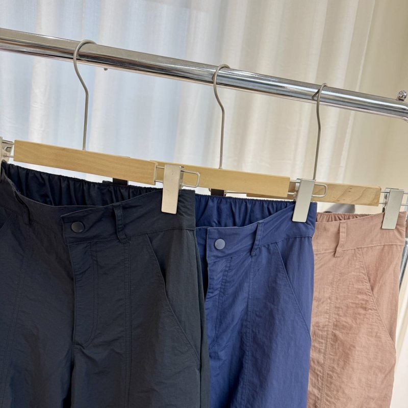 Alo Leggings Review: Buttery-Soft Fabric for Yoga & Street Style