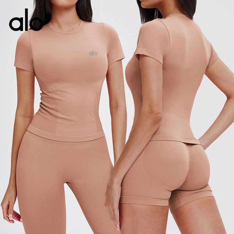 Sunlit Alo Yoga T: Second-Skin Tee for Studio-to-Street Flow