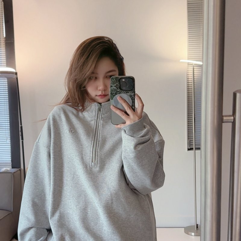 Alo long sleeve lounge athletic heather grey yoga