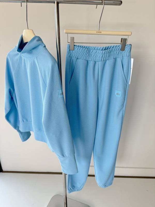 Alo set lounge light blue yoga