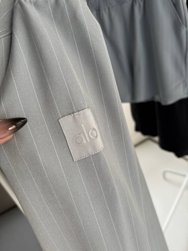 Alo men's top everyday gray pinstripe