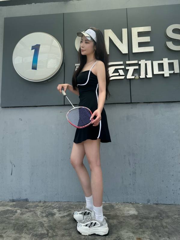 Alo skirt everyday black with white trim