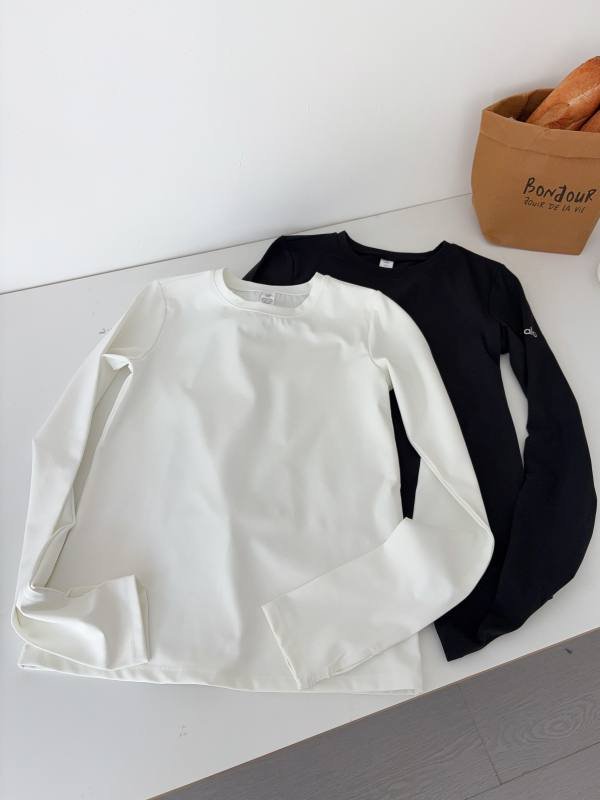 Alo long sleeve studio white black yoga