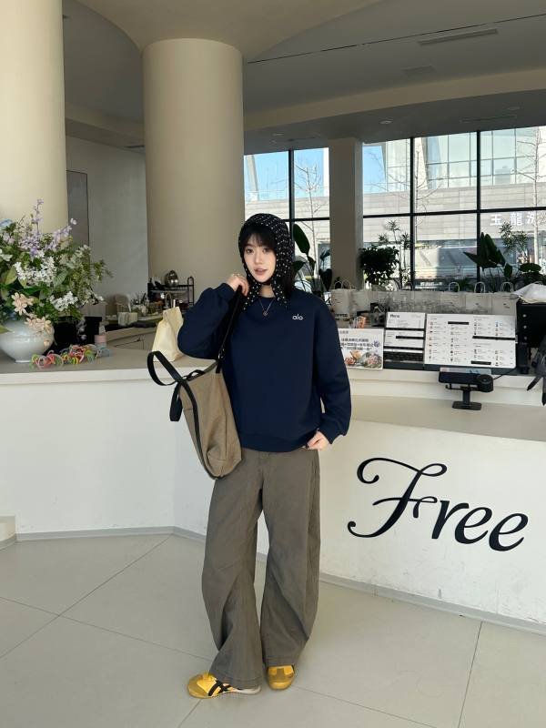 Alo long sleeve everyday navy yoga