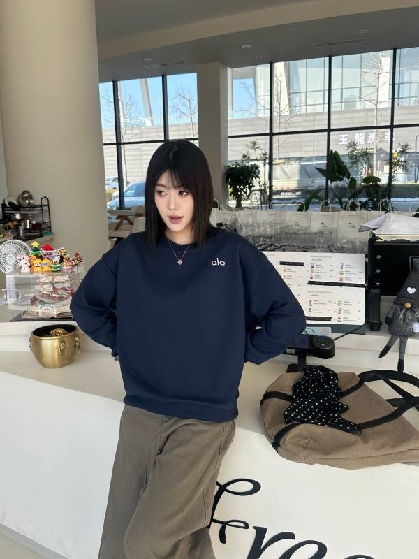 Alo long sleeve everyday navy yoga