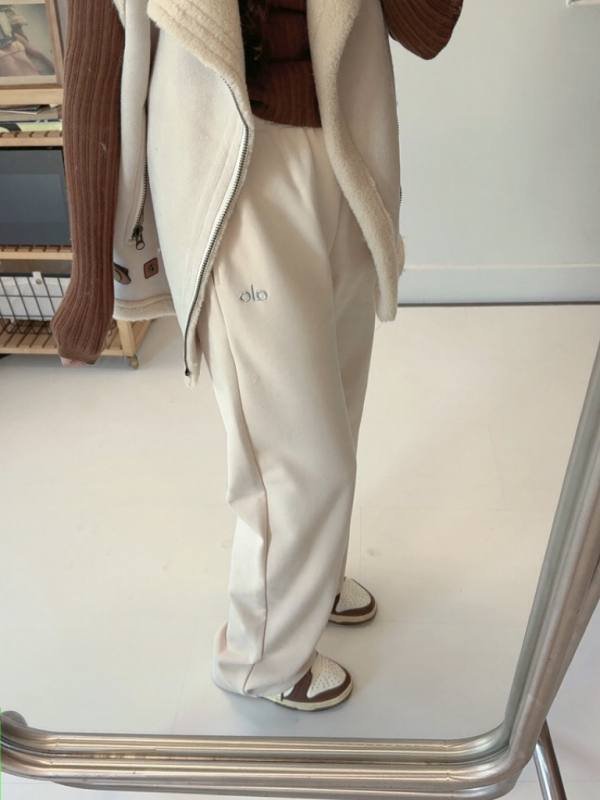 Alo Accolade pants lounge cream yoga