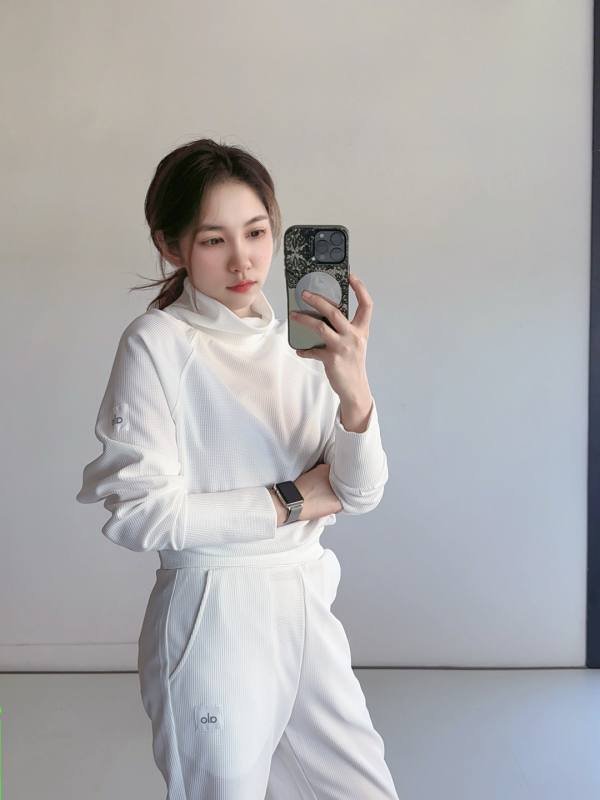 Alo Long sleeve Alo Waffle Weekend Escape Mock Neck yoga