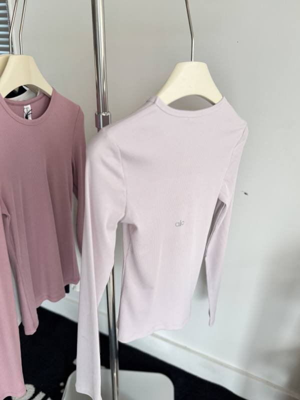 Alo long sleeve yoga black