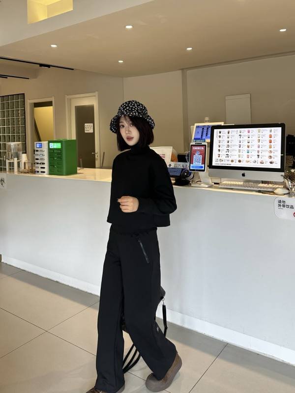 Alo long sleeve everyday black yoga