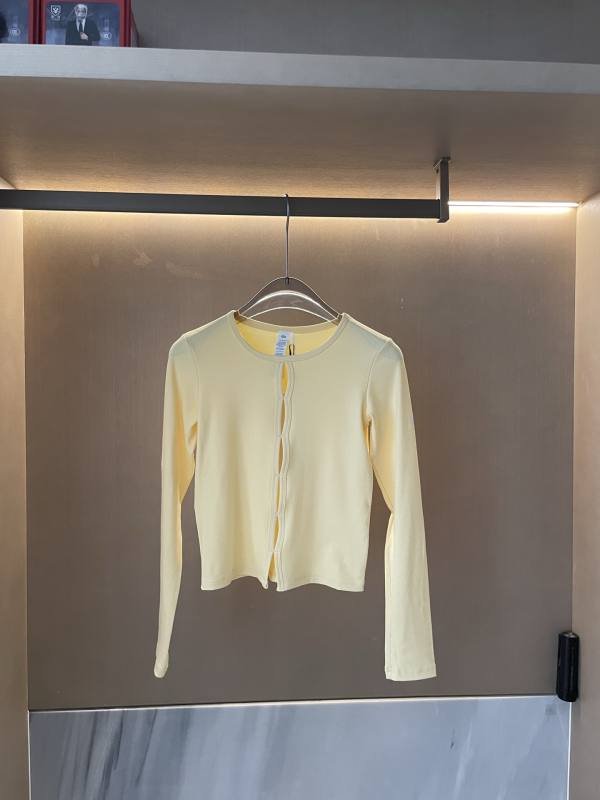 Alo long sleeve everyday black and pale yellow