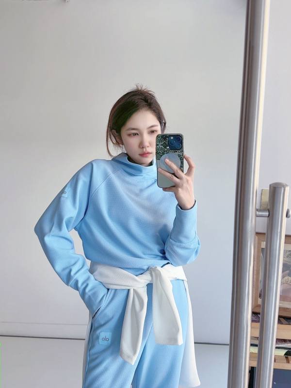 Alo Waffle Weekend Escape Mock Neck Long Sleeve long sleeve lounge light blue yoga