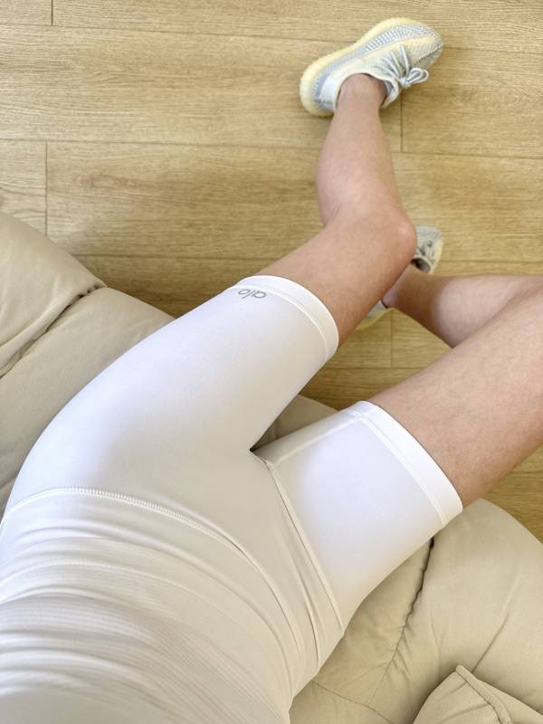 Alo shorts yoga white