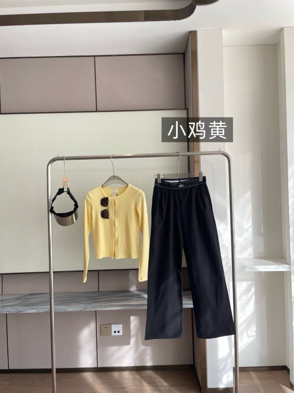 Alo long sleeve studio yellow yoga