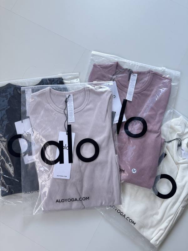 Alo long sleeve lounge beige yoga
