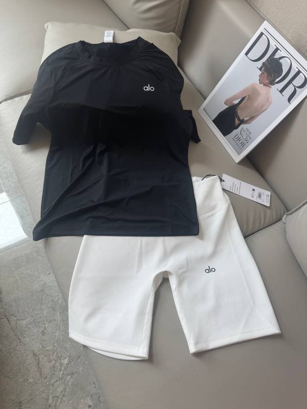 Alo T-shirt Alo yoga t