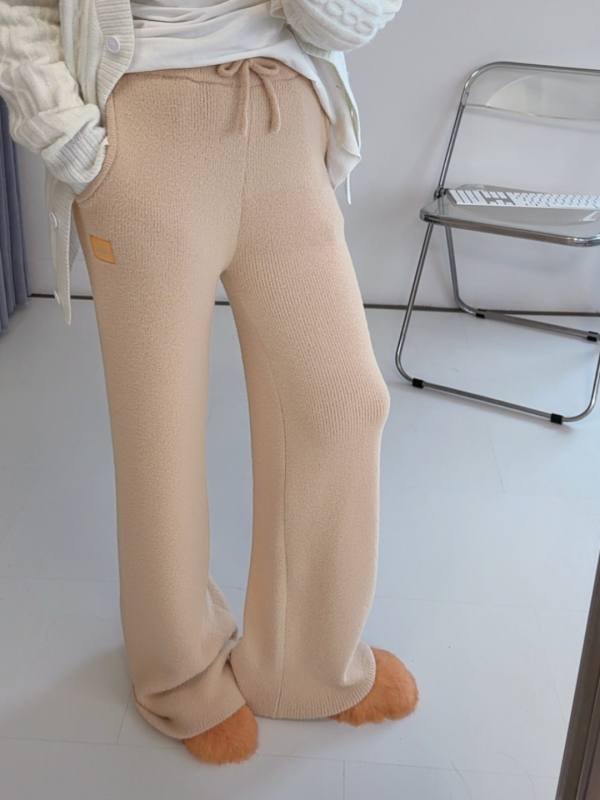 Alo Leggings Australian exclusive warm orange color The fit and fabric are truly unbeatable I will praise it if I wear yoga