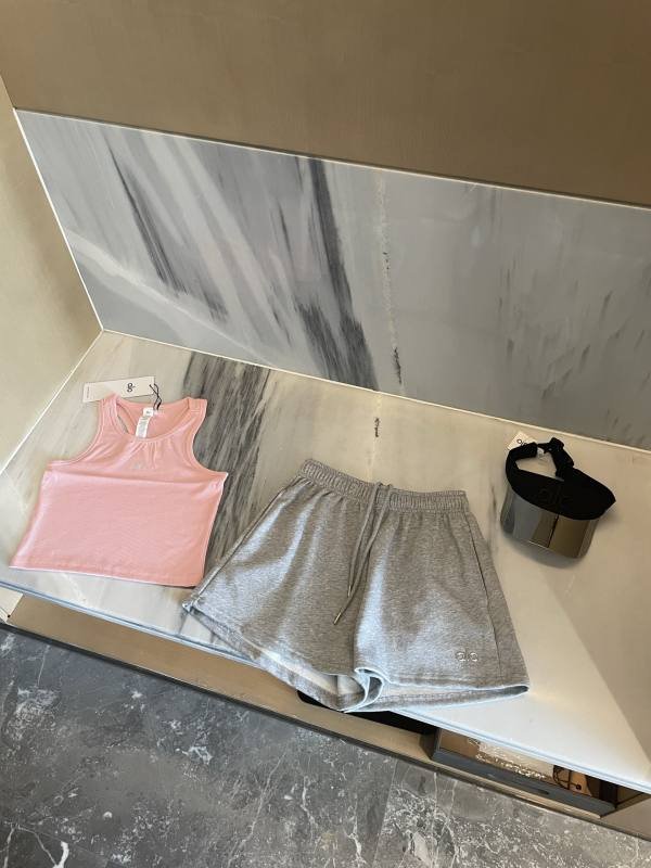 Alo Shorts Sisters I have to praise these shorts They are one of the most satisfying ones I have ever purchased They look particularly well-proportioned for short people yoga