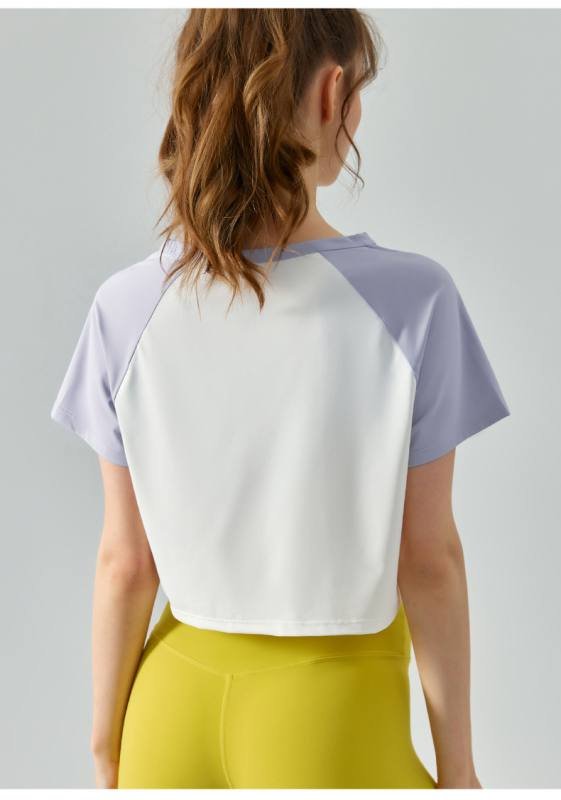 Camiseta Lululemon de entrenamiento blanca con mangas raglán negras