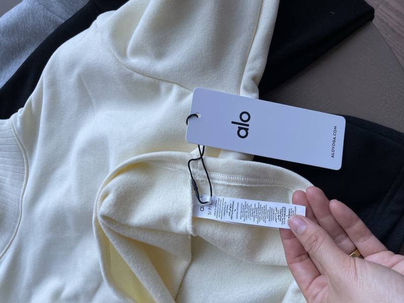 Alo Long sleeve Details real shot 1
