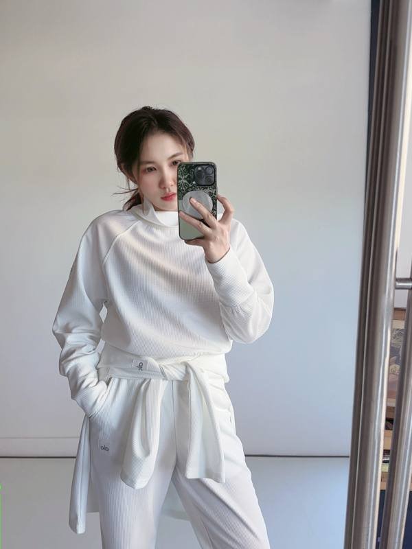 Alo Long sleeve Alo Waffle Weekend Escape Mock Neck yoga