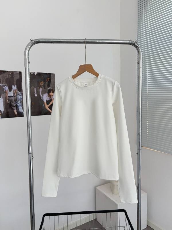 Alo long sleeve yoga black and white