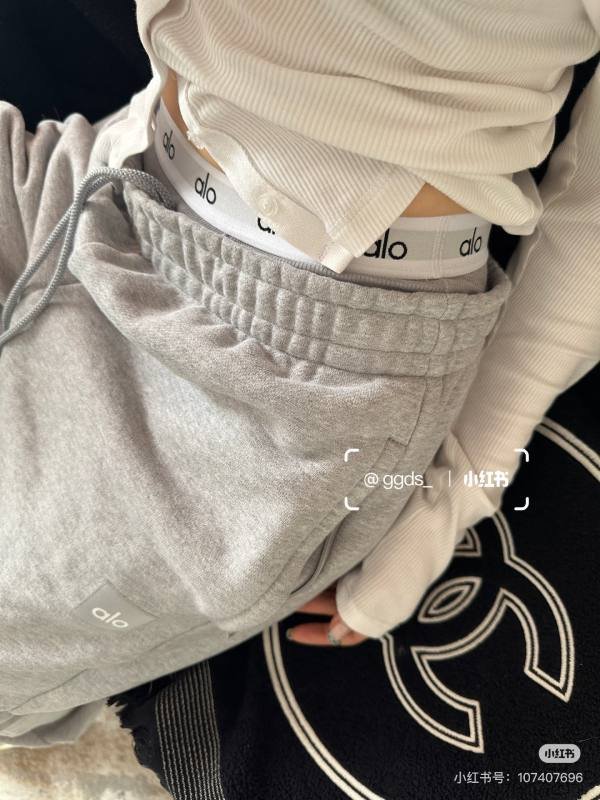 Alo set lounge gray and white