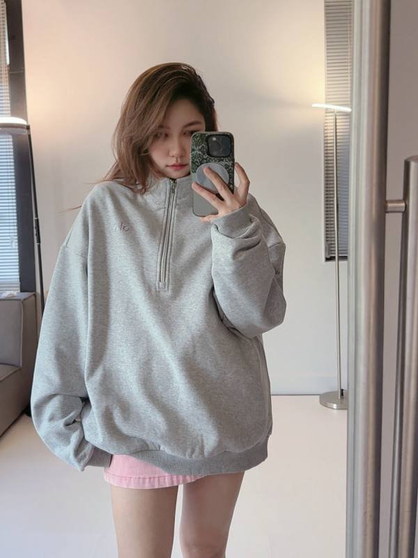Alo long sleeve lounge athletic heather grey yoga