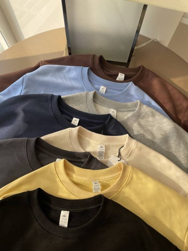Alo Long sleeve alo yoga