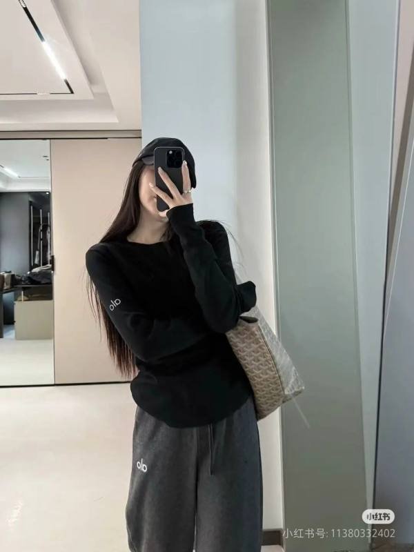 Alo long sleeve everyday black yoga