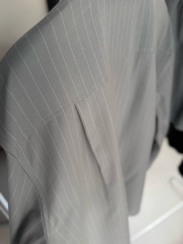 Alo men's top everyday gray pinstripe