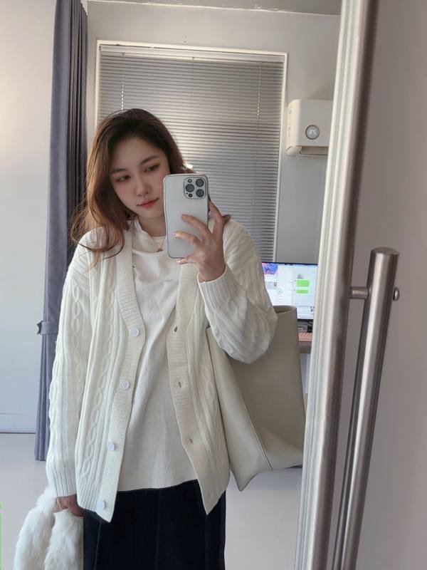 Alo Cable Knit Winter Bliss Cardigan chaqueta salón marfil