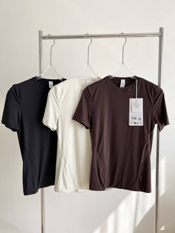 Lululemon Nulu t-shirt yoga black