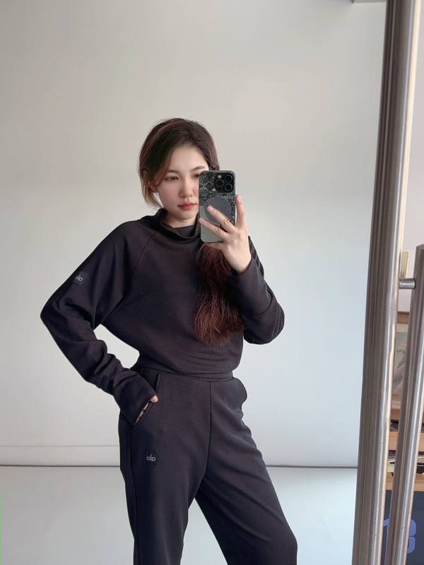 Alo Long sleeve Alo Waffle Weekend Escape Mock Neck yoga