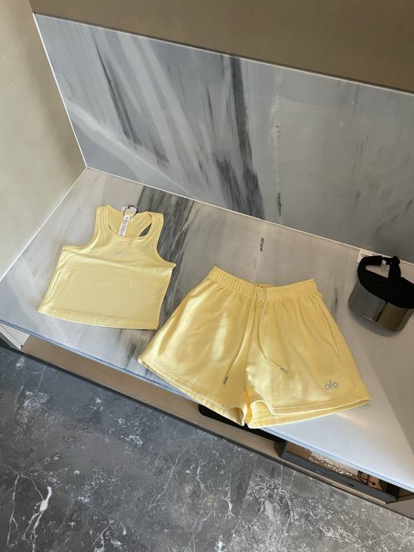 Alo Shorts Sisters I have to praise these shorts They are one of the most satisfying ones I have ever purchased They look particularly well-proportioned for short people yoga