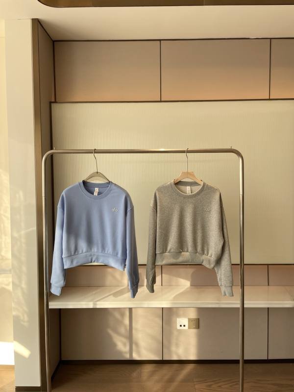 Alo Long sleeve alo yoga
